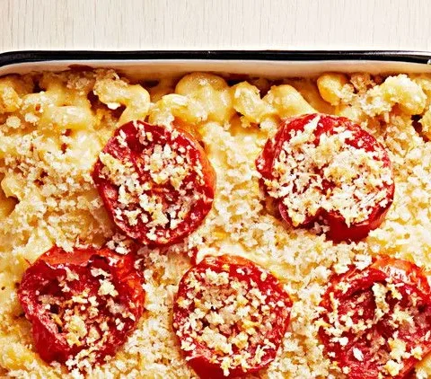 Martha Stewart baked mac and cheese with broiled tomatoes and a golden panko topping in a baking dish